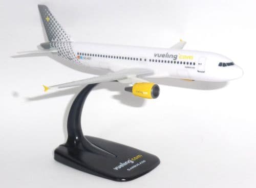 Airbus A320 Vueling Airlines Spain Snap Fit PPC Collectors Model Scale 1:200 EL