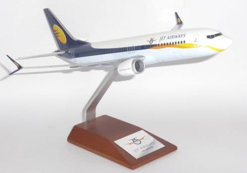 Boeing 737 MAX 8 Jet Airways Pacmin Snap Fit Collectors Model Scale 1:144 EJ